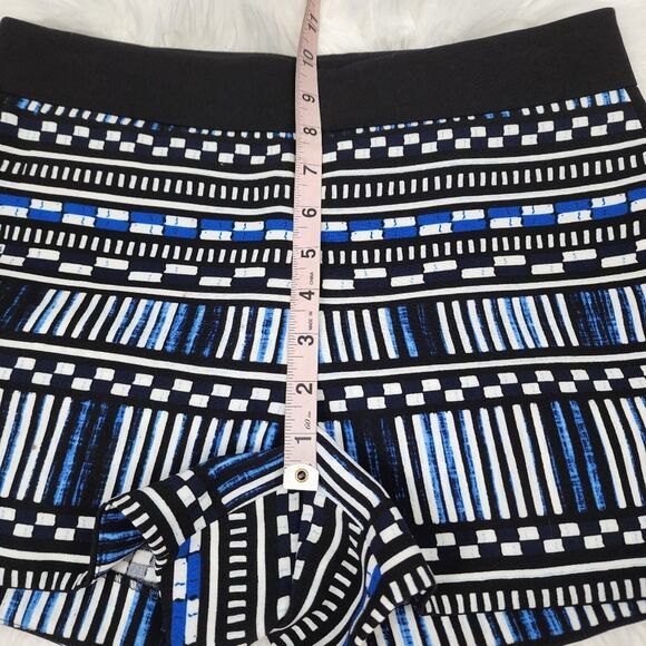 J. Crew Size 2 Geometric Print Shorts - Picture 9 of 9
